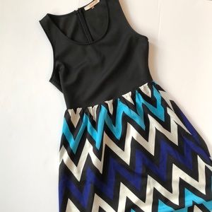 Pomelo sleeveless chevron dress